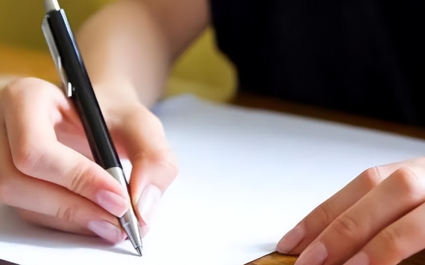 英文综述一般多少字左右？