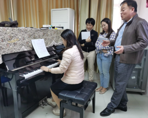 高校音乐专业钢琴教学现状分析及对策研究论文