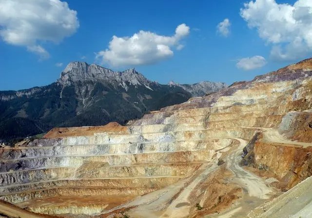 陕西山阳县某钒矿床地质特征论文
