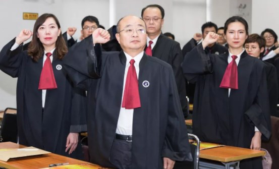 企业创建“法联会”案例研究—— 以国电电力加强法律人才队伍建设为例论文