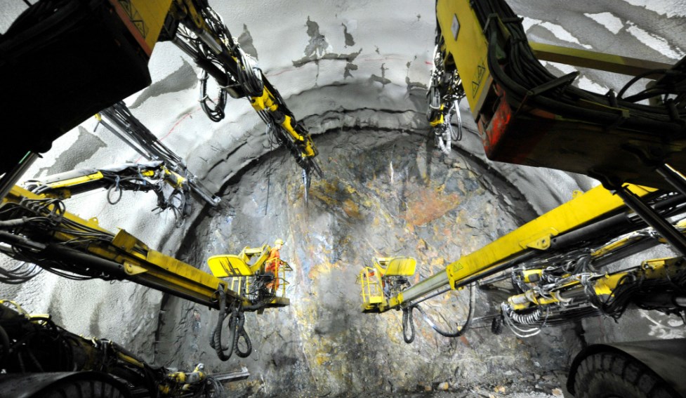 地下矿山工程井巷掘进爆破技术应用研究论文