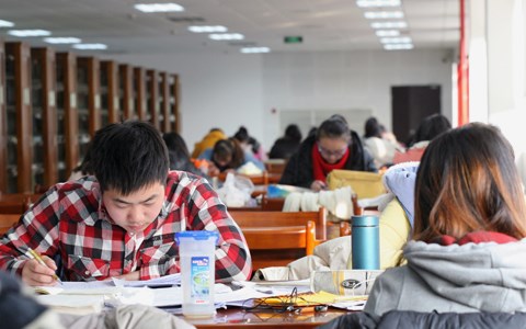 泛在学习环境下智慧翻转课堂的研究与实践论文