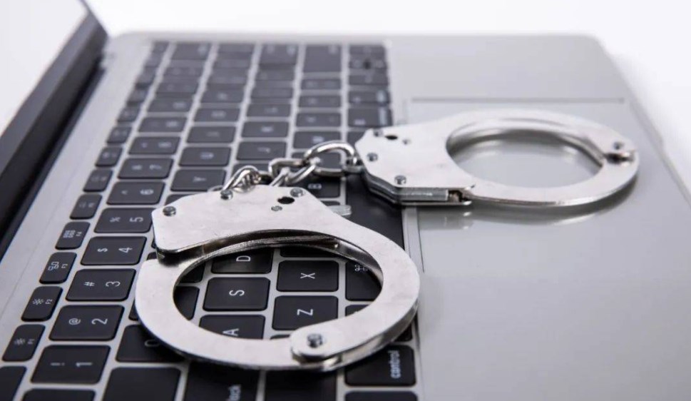 大学生网络犯罪的成因与防范对策研究论文