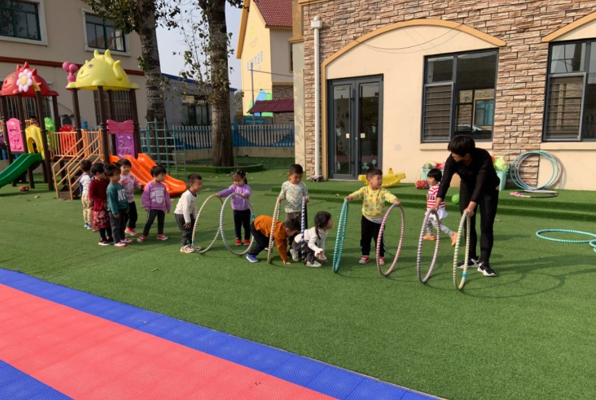 快乐童年因运动而精彩――谈幼儿园户外体育活动的有效开展论文