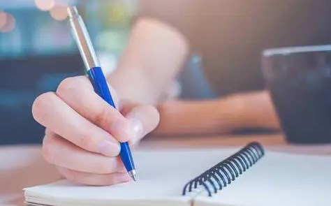 如何写作学年论文报告?