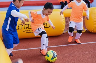 幼儿园足球游戏活动策略及其价值探索论文