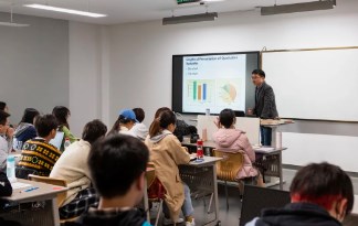 基于翻转课堂以希沃白板为工具的线下课堂教学策略与研究论文