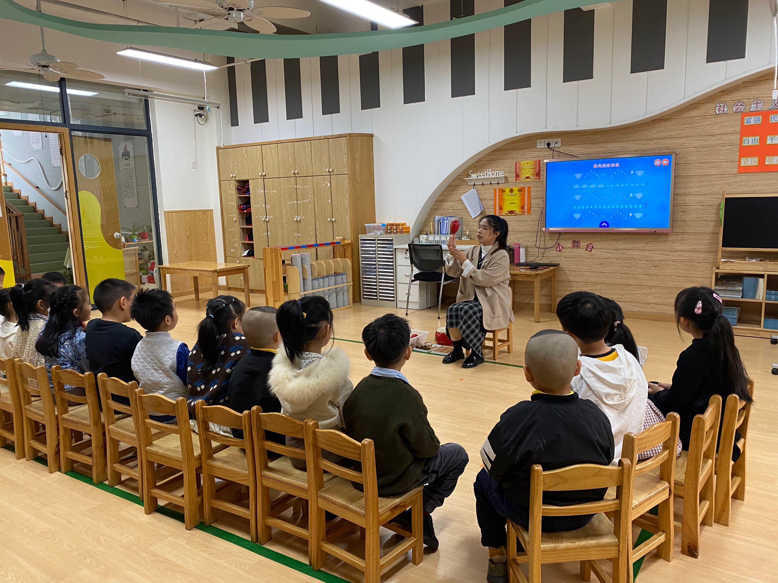 跨学科视角下的小学音乐教学策略探索论文